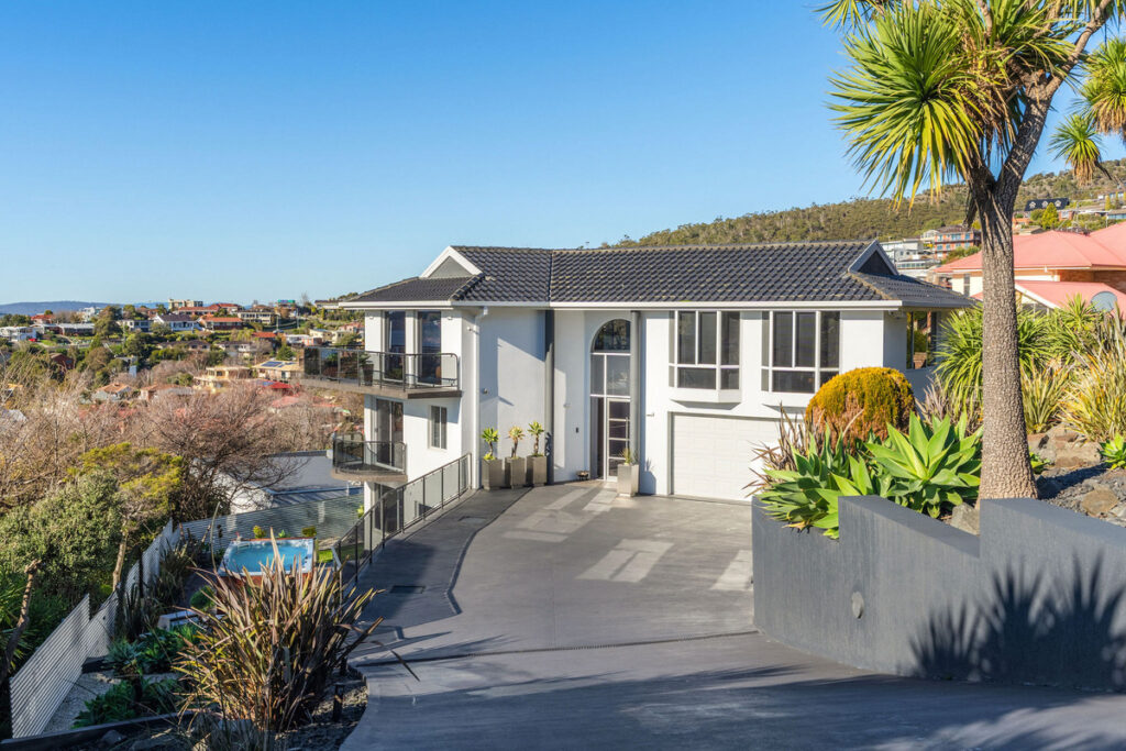 how you choose the right real estate agent